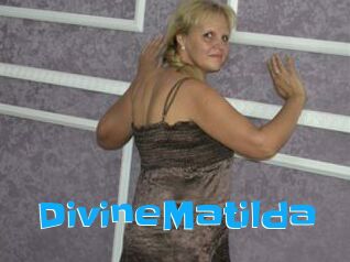 DivineMatilda Enculee